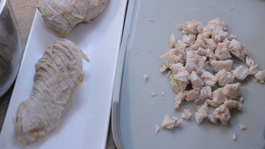в миске уксус ссолью и сахаром