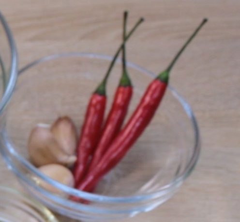 лук репчатый мелко нарезать 