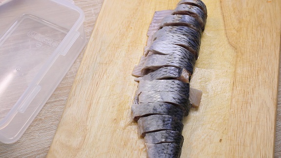 нарезанная селедка